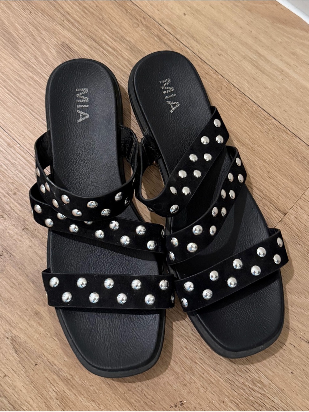 MIA Women’s Black Elegant Slide Sandals with Silver Studs Accents size 9.5 - Picture 2 of 6